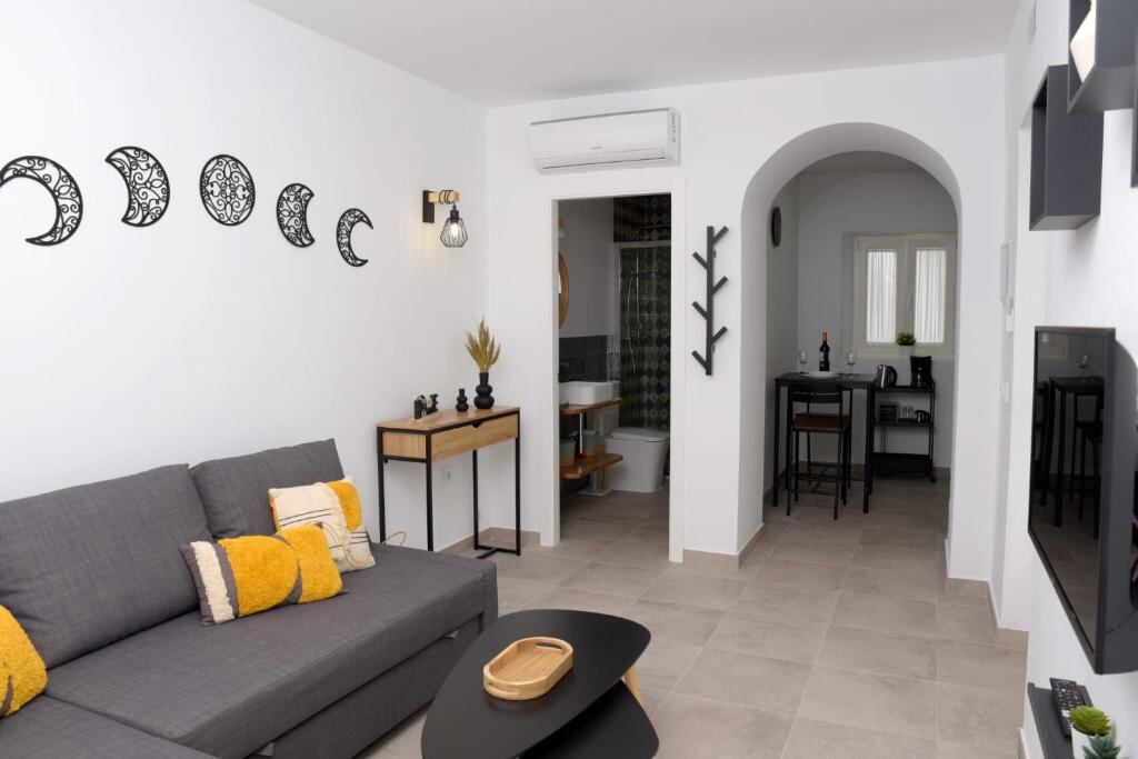 Living area with sofa, dining corner and archway inside Casa Arbonaida